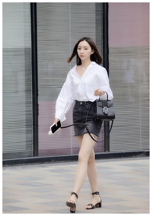 北京街拍：三里屯的这些女孩很会穿衣搭配，简单的穿搭好看又吸睛