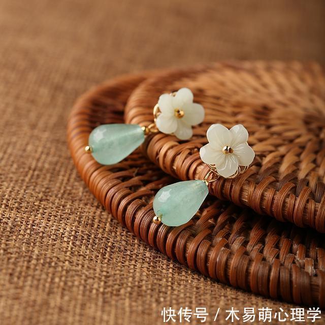 心理测试：选一对你喜欢的古风耳环，测今后追你的人是什么身份？