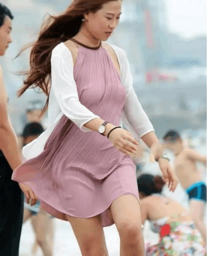 实拍: 清纯美女长裙飘飘结果下一秒悲剧了, 你确定你老公不会和你