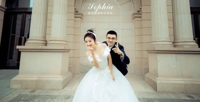  婚纱：婚礼当天婚纱礼服要选几套？答案在这儿！