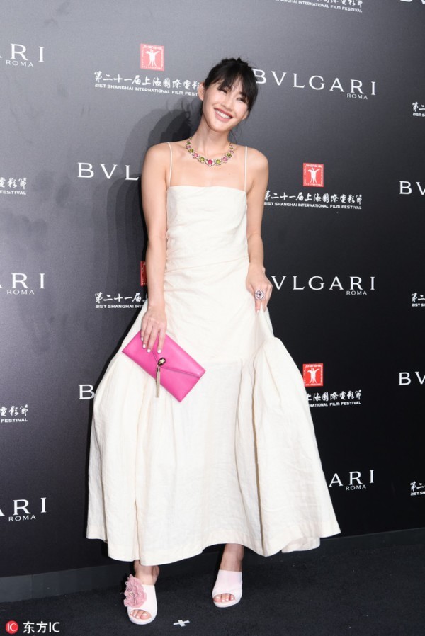 夏季都在穿得连衣裙 搭配这双鞋才能舒适又时髦