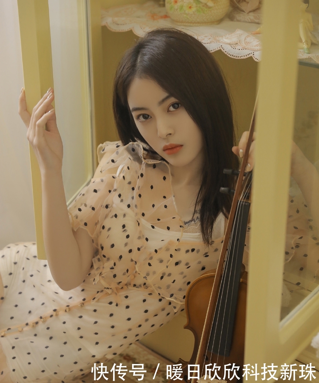  「写真」美女写真：透明纱裙美女白嫩美腿性感写真图片。