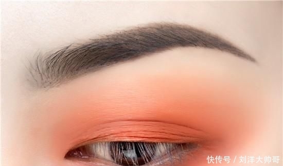  『眼妆』今天的眼妆分享,请你们注意查收!快点来学吧,简单易学一学就会。