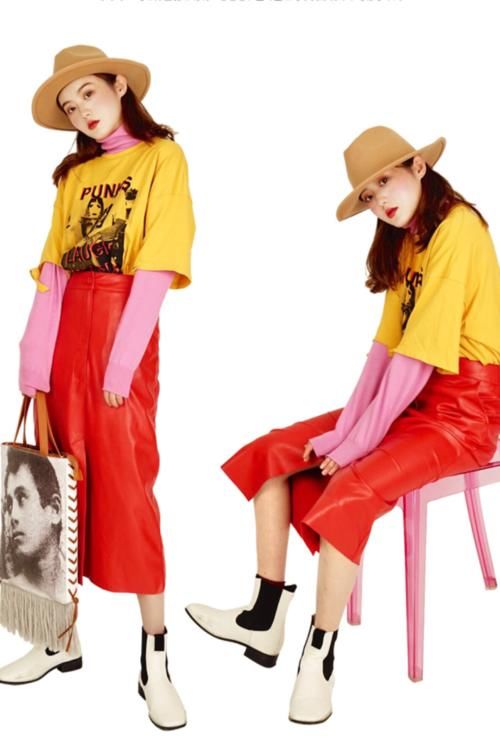  #半身裙#现在已经不流行穿一身黑了，如今这种“撞色混搭”风，才是真时髦