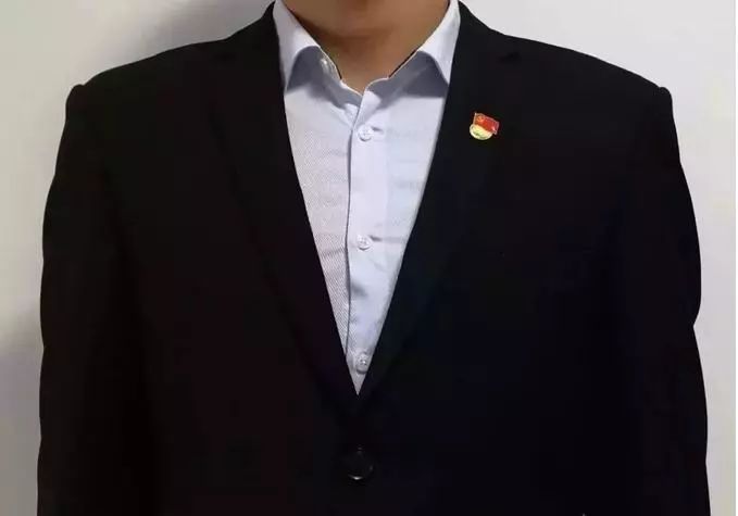 很多党员搞错了！佩戴党员徽章的正确方法与场合，你做对了吗？