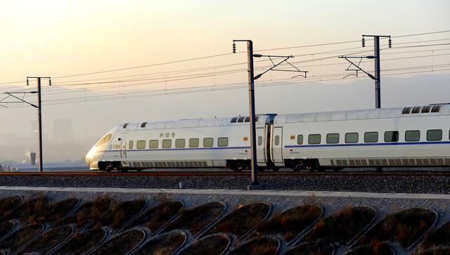  【一条】中国对外的修建的三条高铁，有一条却被迫停止，你知道