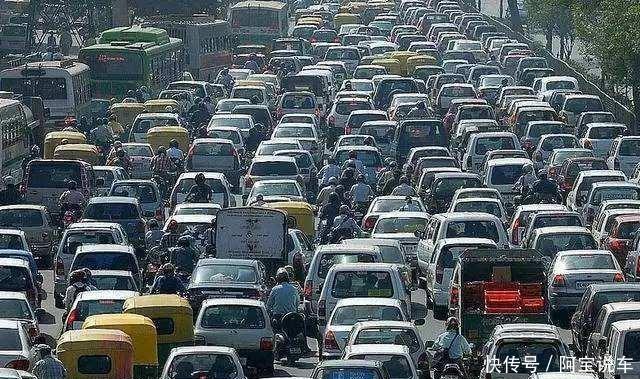 100个中国人就要18人有车，相比美国和日本，人均经济还差很多