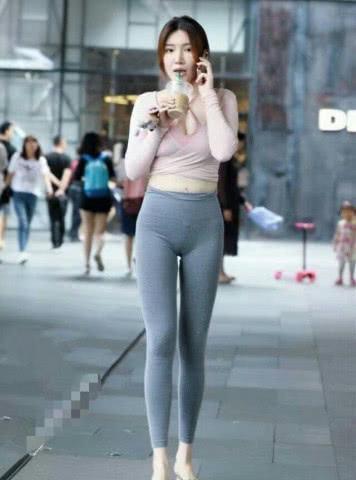 突显十足魅力的打底裤搭配，穿出女人的潇洒自在，美哭了