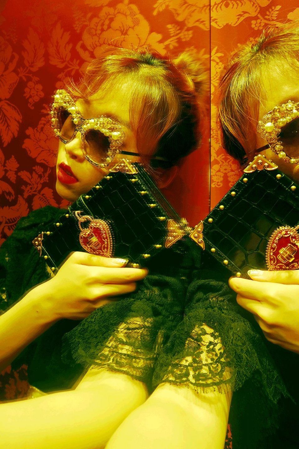 亲身示范丨原来真的可以在试衣间自拍出时尚芭莎封面!