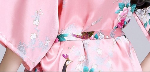 女人在家一定要穿舒服点，瞧瞧下图女人这么穿，简直迷死人