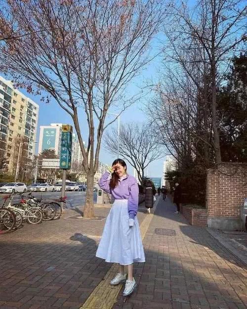  『穿在身上』长腿女孩怎么穿更可爱？裙装温柔又百搭，长腿也能变“萝莉”