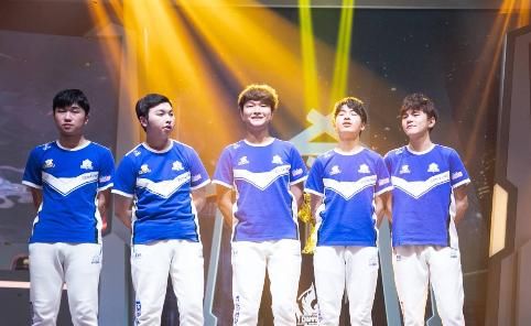 选手:大人,时代变了!Estar战绩不佳惹非议,花海怒打22场1v1发泄情绪