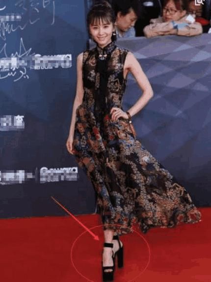 有1种高跟鞋叫王子文的高跟鞋，路人能走路吗