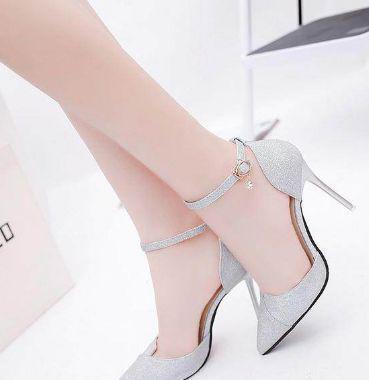 彩色高跟鞋的时尚搭配，小仙女们看了都心动了，简直太美了