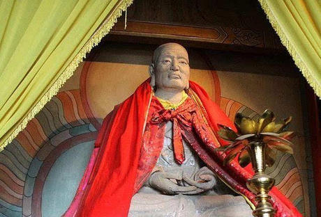 山西有座神秘寺庙,庙中12尊佛像都是“包骨真身”