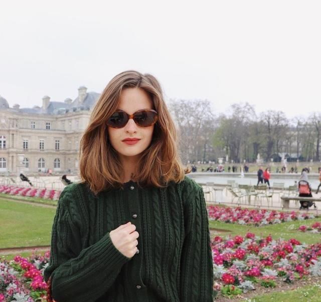  尽显：开衫+牛仔裤这样穿,时髦好看又清新柔美,尽显品味气质