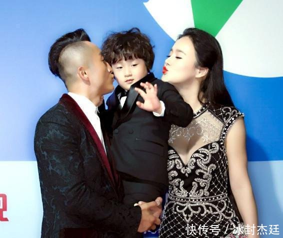 冉莹颖豁出去了！黑色紧身裙勒出三角区，网友辣眼睛！