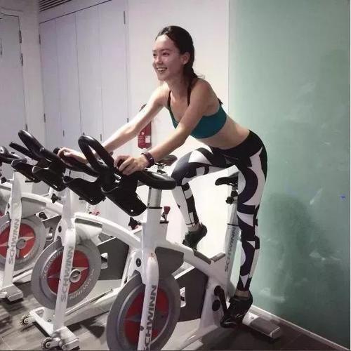 用健身征服Chanel，22岁的她告诉你：自律的女人，有多可怕！