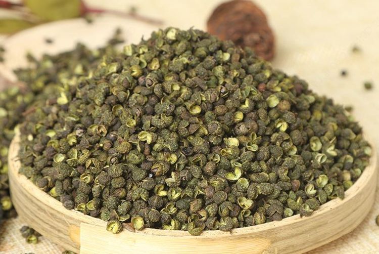  调味品：农村一种常见调味品，现在一斤10元，套种养殖每年纯赚8