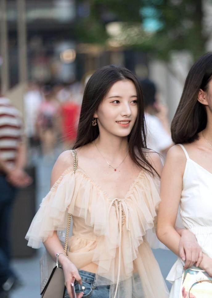 街拍: 图5美女如此性感可爱, 你不想约她一起健身吗