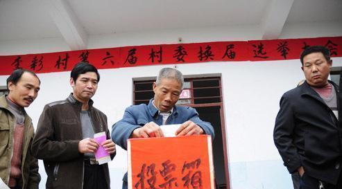 知道“村干部”待遇非常低，为何“农民”都抢当？专家这么说！