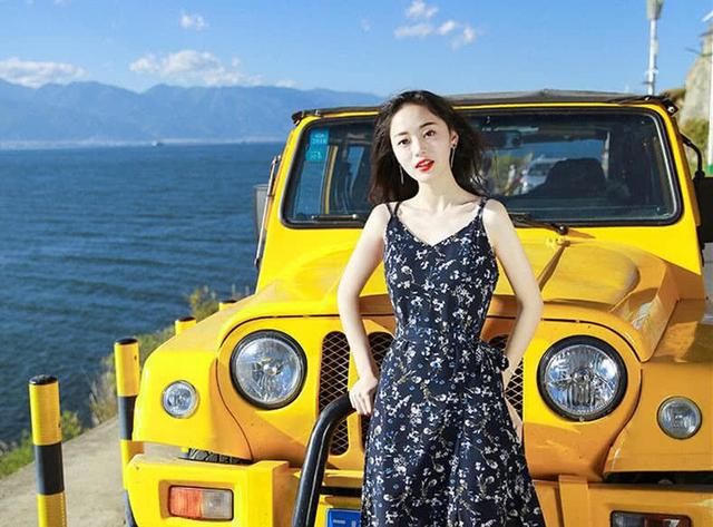 给我一条这样的吊带裙，我带你玩转整个夏天!