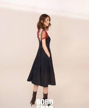 30岁赵丽颖撞衫35岁张钧甯，女孩和女人的气质差距一目了然