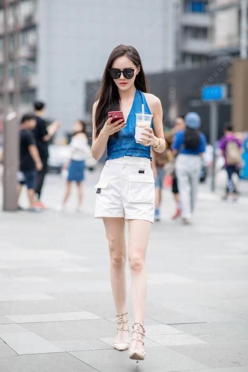 为什么现在更多的女生喜欢穿短裤,而不是仙气十足的长裙?