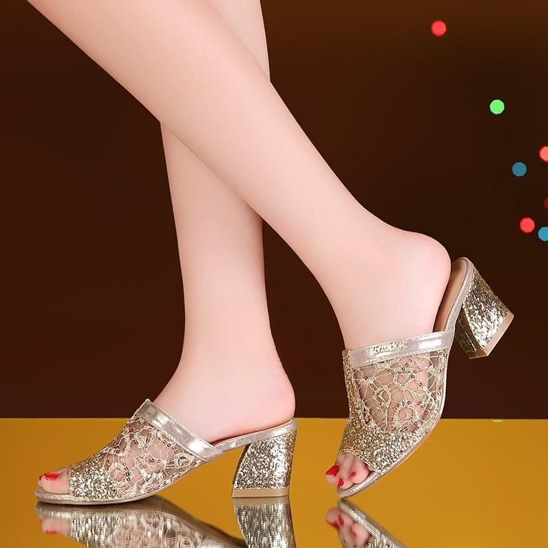 女人过45岁别穿短裤了，丑!学学下面大姐，嫩减21岁美炸天