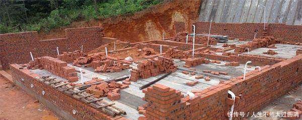 农村全面叫停建房那住着危房准备建房的人该怎么办