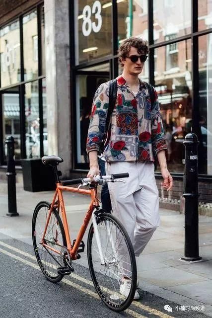 这个夏天不花不型！男士印花衬衫的都市+度假风时尚混搭技