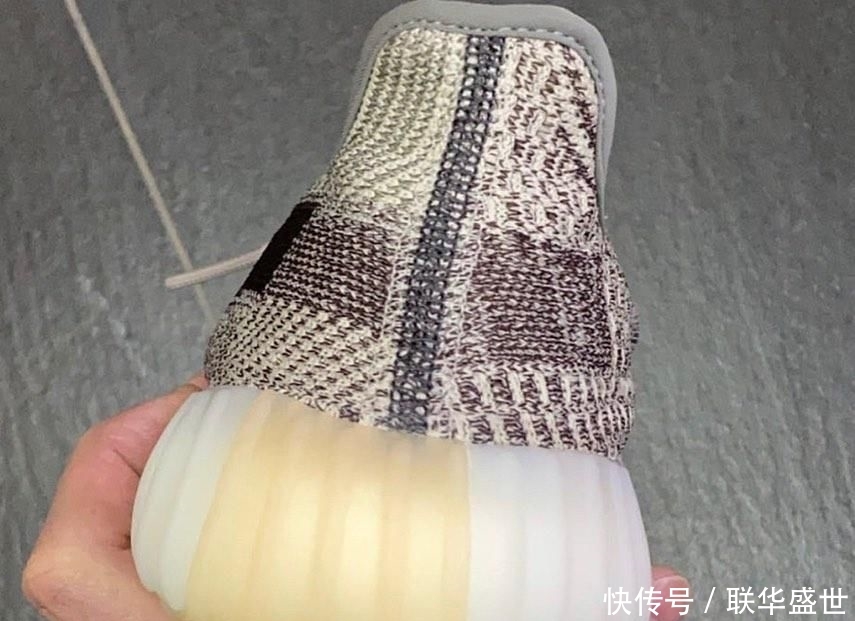 『估计』都说Yeezy 350 V2是侃爷的调色盘!但新配色估计又要真香了……