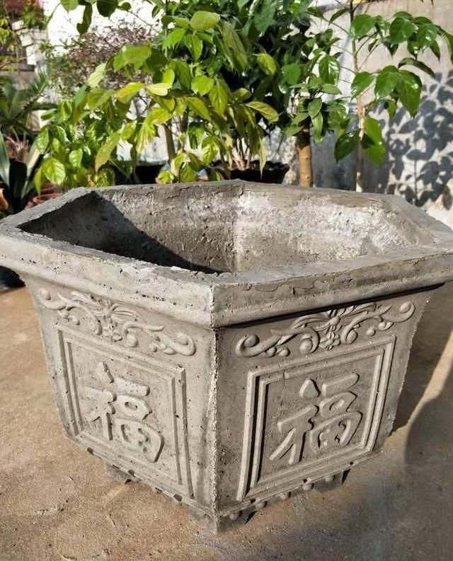  「耐用」塑料花不耐用，动手做“水泥花盆”，放在客厅里，高端又大气