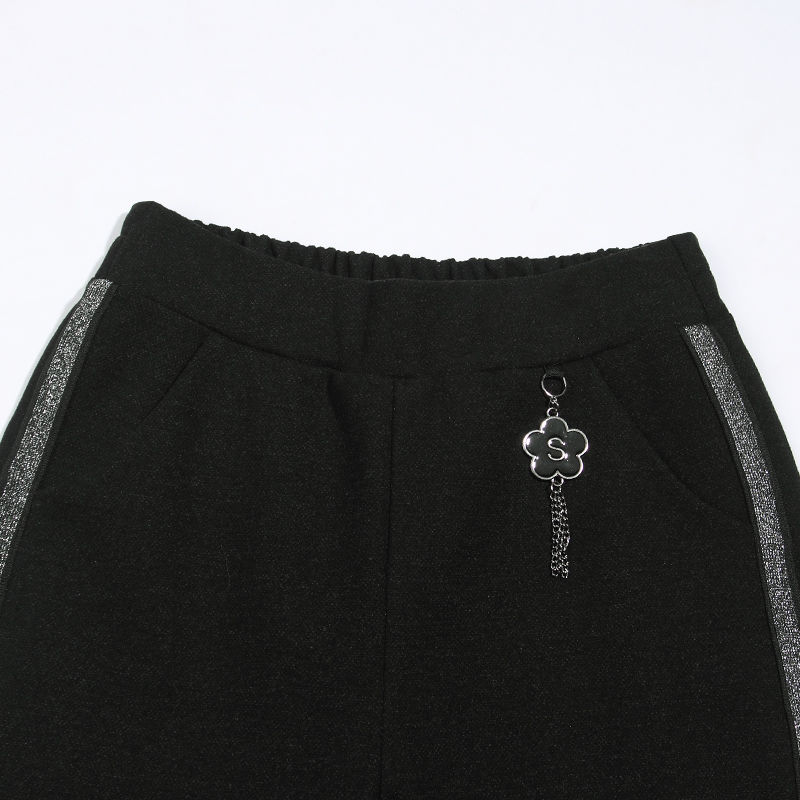 会打扮的女人都不穿裙子了，现在流行下面这些女裤，美出新高度