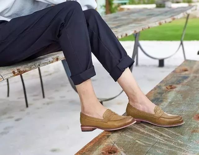 这双鞋流行了近百年，经典就是永不过时
