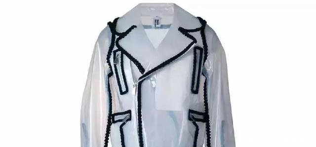 迪丽热巴你真的过分了，穿着PVC鞋子就要出门舒淇的衣服更夸张