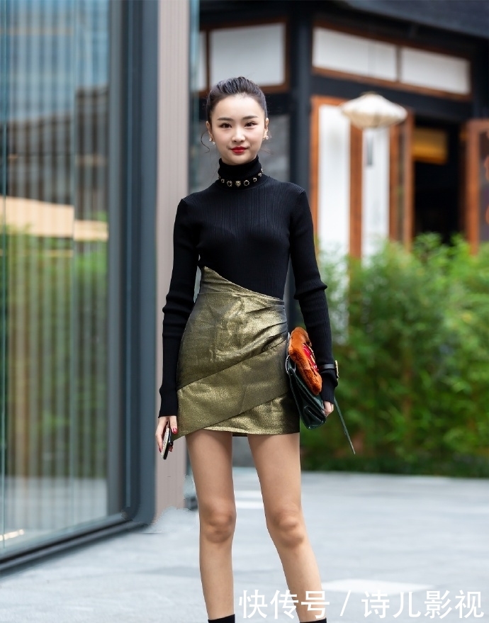 「 轻松」身穿白色西装+V领背心,让你轻松扮靓,街拍:时髦又出众的小姐姐