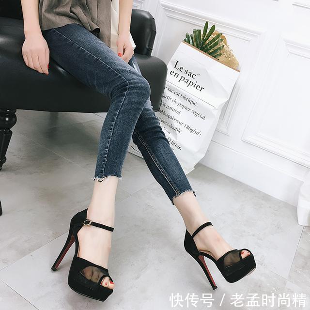  拥有@女神很完美，拥有一双时尚的凉鞋就更完美