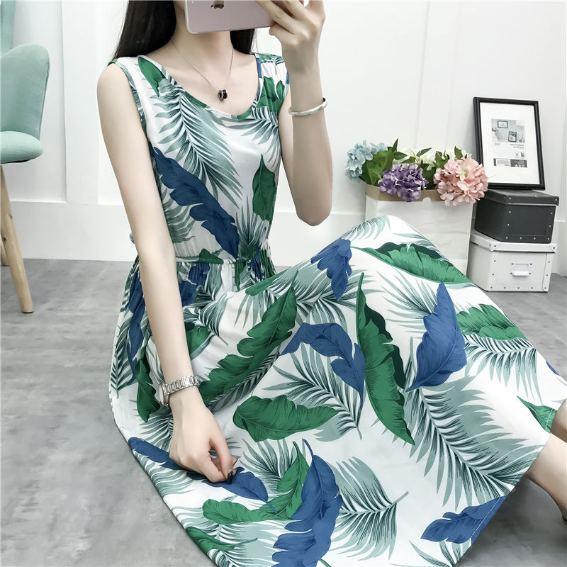 身材不错的女人，建议多穿这样的裙子，穿出小蛮腰尽显女人味