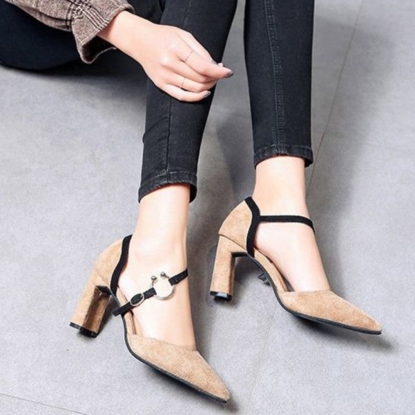 女人尽量不要裙子配板鞋,出门穿这样的高跟鞋,时尚又高挑