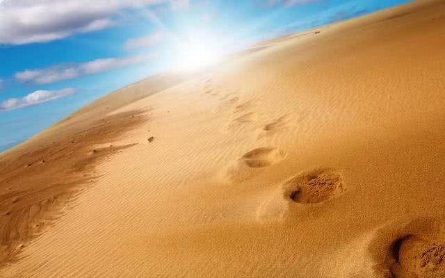 中国四大沙漠，为何不用沙漠的沙子来建高楼大厦？听听专家怎么说