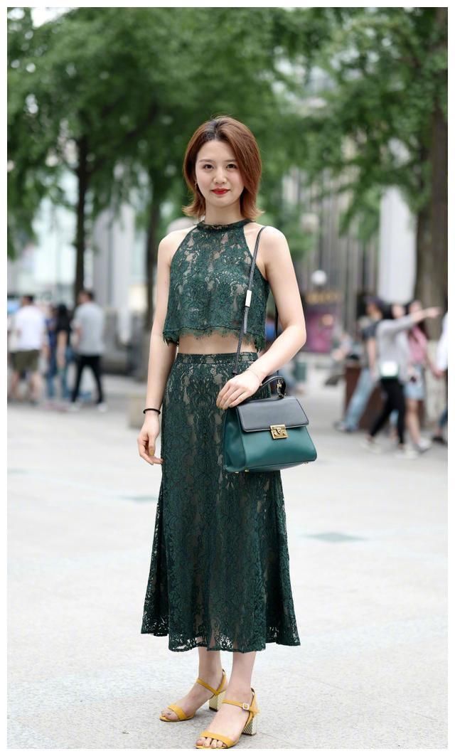 街拍：图1肤白貌美，图3个性精致，图8身材火辣