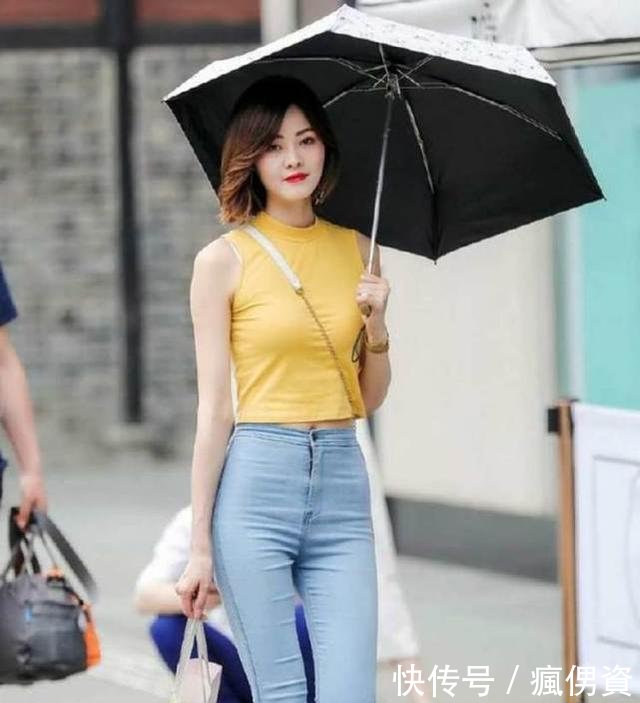 牛仔裤轻松调整线条比例，完美的身材真叫人羡慕