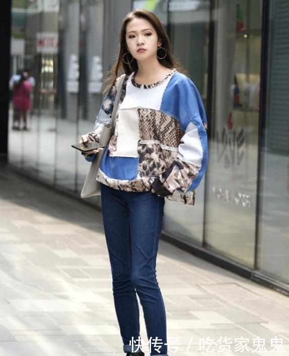 【女人】街拍美女:紧身裙穿搭的小姐姐,曼妙身姿,时尚女人魅力十足!