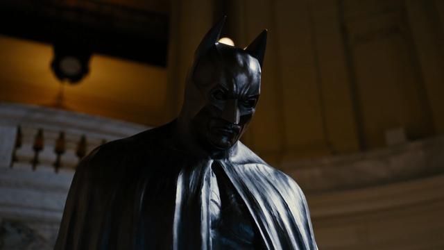 『蝙蝠侠』打败蝙蝠侠的小丑输了?不尬吹,独家新解《黑暗骑士》史诗三部曲