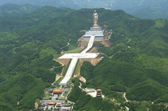 世界最高佛像,历经12年花费12亿,今却无人问津,游客:拜不起