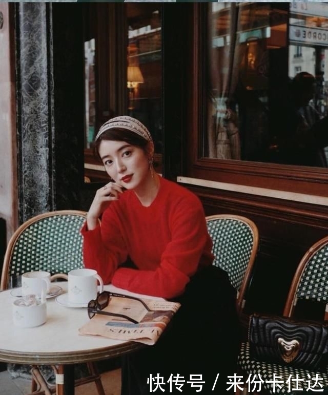  冬天■冬天不能穿裙子？羽绒服配裙子保暖又时尚，时髦的女人都这样搭配