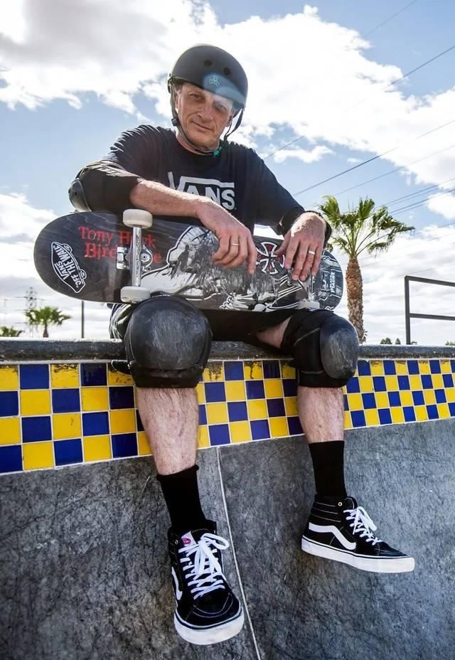  『穿搭指南』资讯丨泫雅示范 MLB 春日穿搭，可盐可甜，魅力难挡！