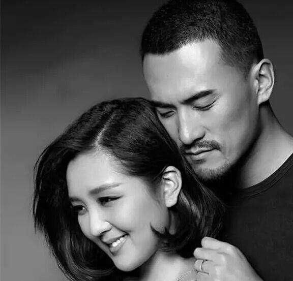 何洁解释所谓的“出轨”，释小龙回应四个字，许多网友喊话在一起