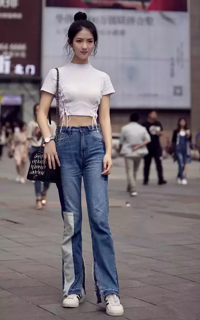 街拍路人，高贵端庄的一字肩穿搭参考，让你引爆时尚新潮流
